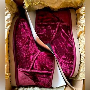 Women’s Classic Mini Velvet Uggs